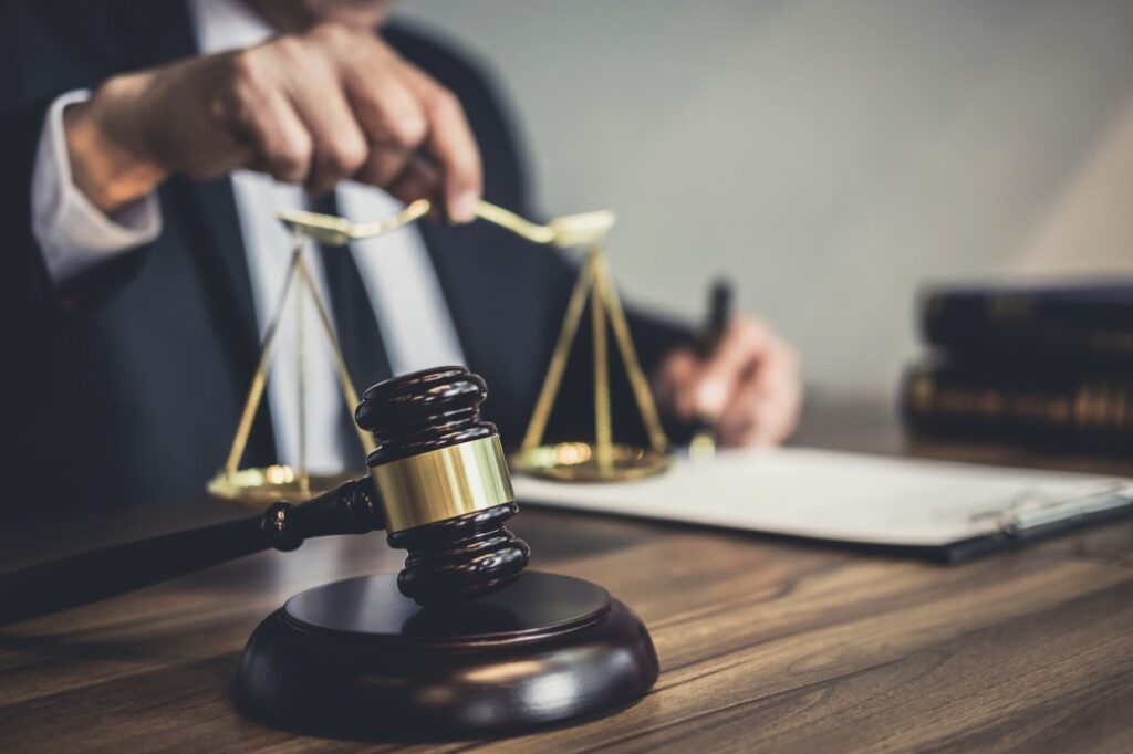 Entenda como acontece o assédio sexual no trabalho, saiba como obter provas para sua defesa e quais as principais consequências dessa prática.