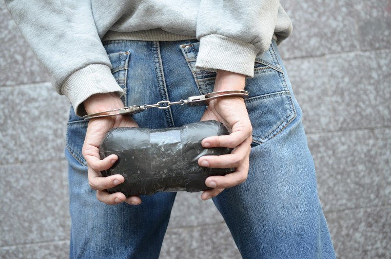 tráfico de drogas pena - Homem preso com drogas